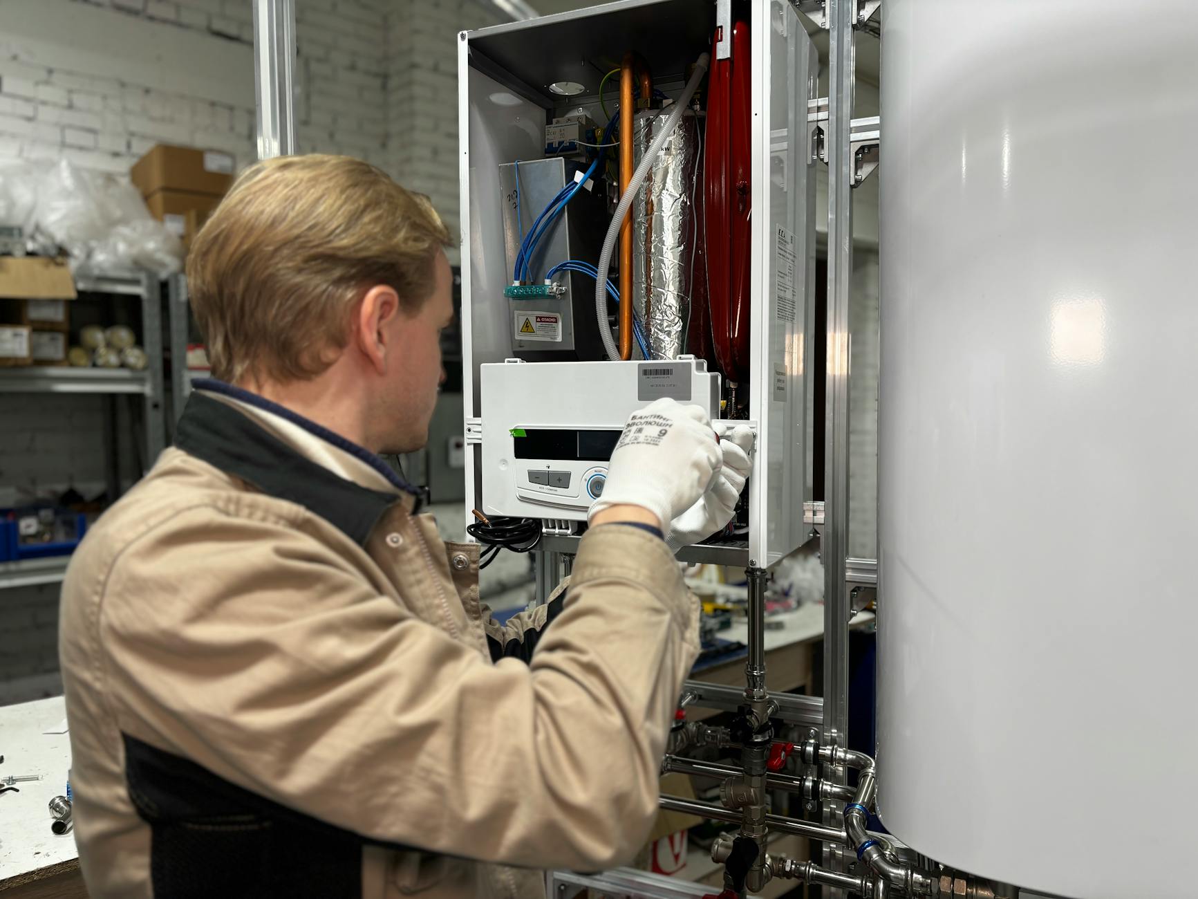 Water heater repair technician in Chicago